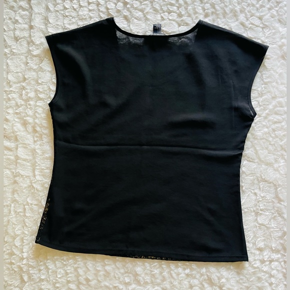 FOREVER 21: Women’s Pre-Owned size (S) black & gold short sleeve blouse. - Picture 3 of 4
